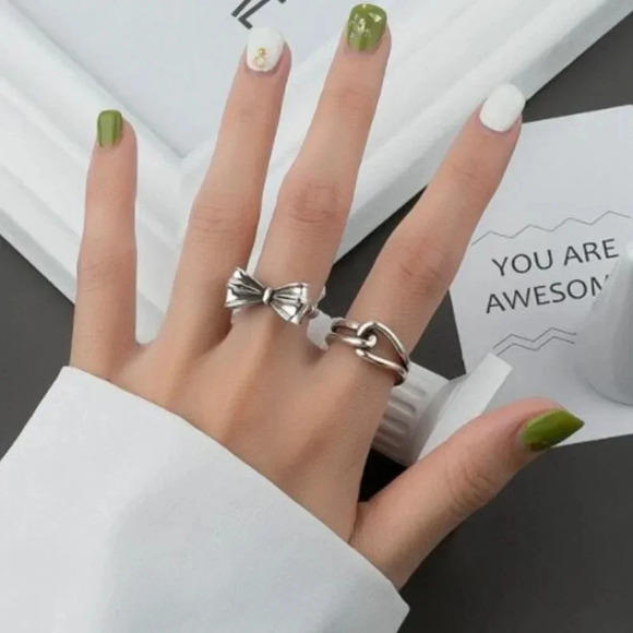 Minimalist 925 Sterling Silver Knot Twist Ring - Picture 5 of 6